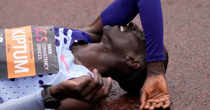 Kelvin Kiptum fa la storia a Chicago: nuovo record mondiale nella maratona