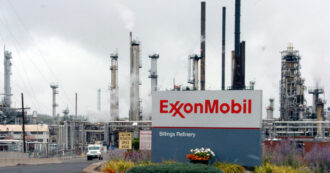 Copertina di David Scott, il super manager di Exxon arrestato con l’accusa di violenza sessuale. Lo scandalo e le ombre sul maxi-accordo con Pioneer