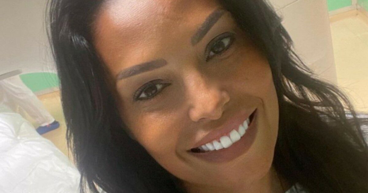 Tumore al seno, Carolina Marconi: “Forse hanno influito le protesi”. Il chirurgo De Vita: “Sciocchezze”. Ecco il parere del primario di Oncologia del Galliera De Censi