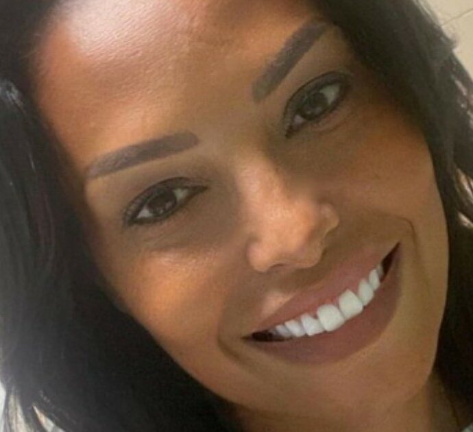 Tumore al seno, Carolina Marconi: “Forse hanno influito le protesi”. Il chirurgo De Vita: “Sciocchezze”. Ecco il parere del primario di Oncologia del Galliera De Censi