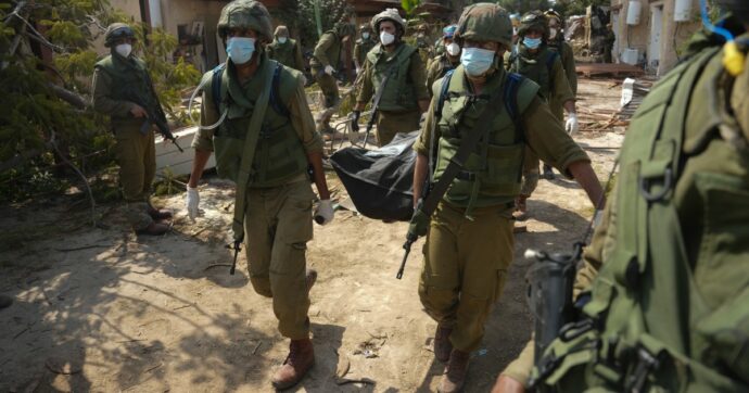 Il massacro di Kfar Aza e i bimbi ‘decapitati’: cosa si sa finora. Il governo israeliano pubblica le foto di neonati uccisi e bruciati