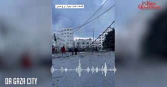 Copertina di Gaza, isolati anche giornalisti e operatori umanitari. L’audio del cronista al Fatto.it: ‘Sotto le bombe tutto il giorno, non riusciamo a lavorare’