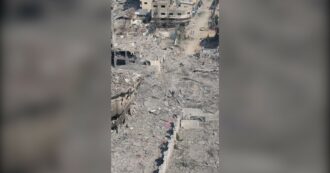 Copertina di Gaza dopo i bombardamenti è una città fantasma: la testimonianza del giornalista con le impressionanti immagini dall’alto