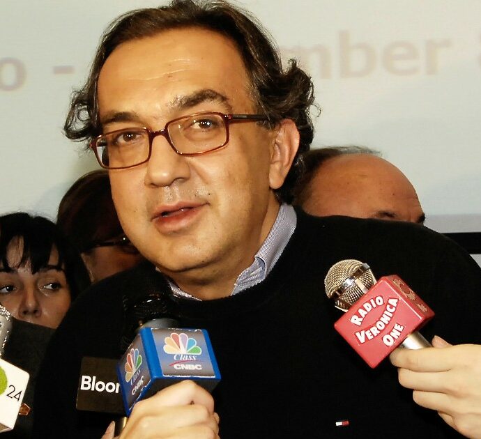 Arriva la serie tv su Sergio Marchionne, l’amministratore delegato che rivoluzionò la Fiat: “È stato dimenticato, indagheremo perché”