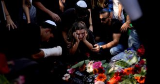 Copertina di Le voci degli israeliani: “Bibi deve sparire dalla nostra terra”. “Hamas? Mostri”