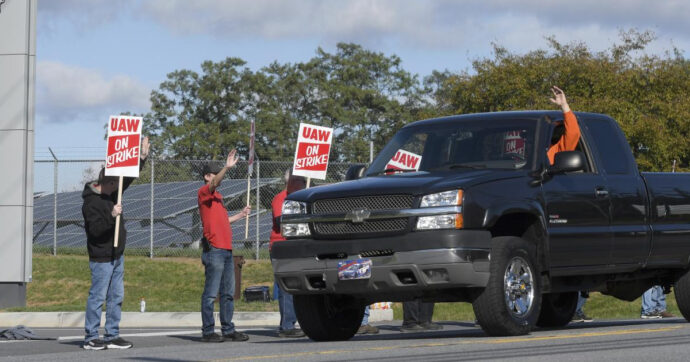 Delegazione della Fiom Cgil vola negli Usa per portare solidarietà ai lavoratori dell’auto in sciopero