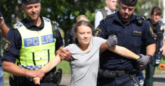 Copertina di Greta Thunberg disobbedisce alla polizia durante una protesta ambientalista: condannata per la seconda volta