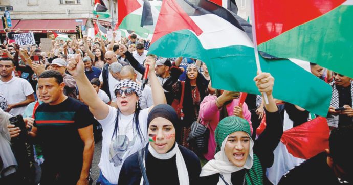 Nessuna guerra di religione: in Israele anche gli ebrei ultraortodossi manifestano per la Palestina