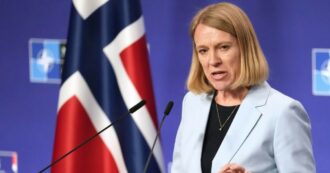 Copertina di Il marito scambia azioni di una società di armi, la ministra norvegese della Difesa si dimette