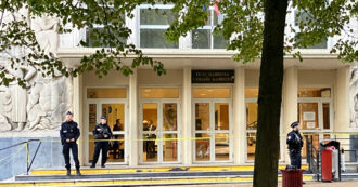 Copertina di Francia, evacuato per allerta bomba il liceo dove un docente è stato ucciso a pugnalate
