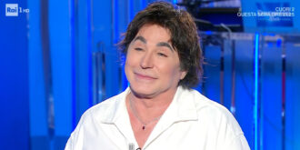 Copertina di Scialpi a Domenica In, si scatena il body shaming: “Irriconoscibile. Ormai è una maschera, il chirurgo andrebbe arrestato”