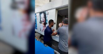 Copertina di Gaza, si usano anche i camion dei gelati per conservare i corpi in attesa del riconoscimento. Ministero: “Oltre 2800 morti”