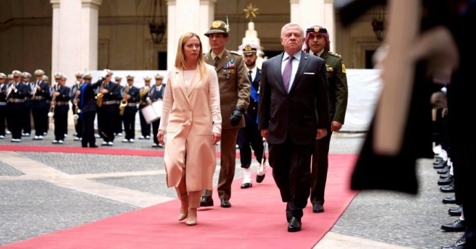 Meloni ora spegne i social: cauta su guerra in Israele