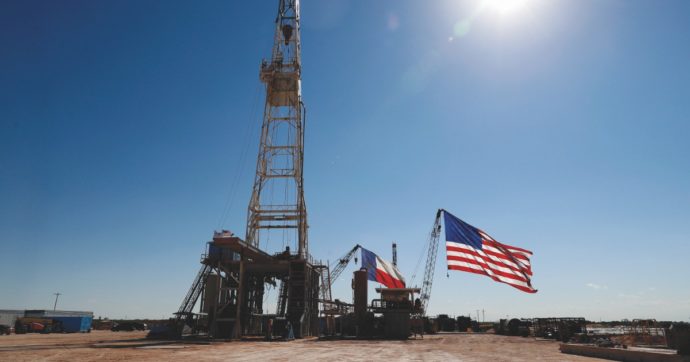 Dimezzate riserve petrolio