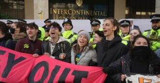 Copertina di Greta Thunberg arrestata a Londra durante una protesta contro le multinazionali del petrolio