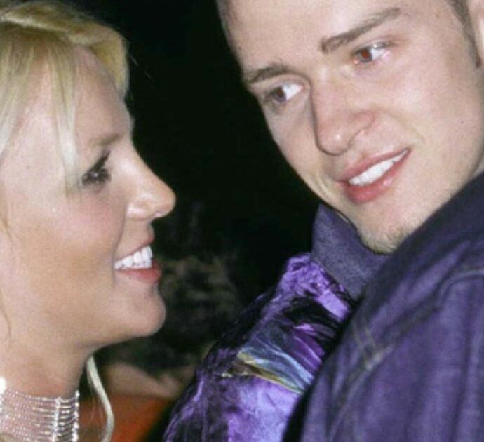 Britney Spears choc: “Incinta di Justin Timberlake, ma ho abortito”. Il doloroso segreto della cantante nell’autobiografia ‘The Woman in Me’