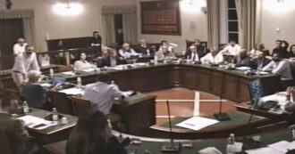 Copertina di “Livello di ipocrisia mai visto”, a Lucca il centrodestra boccia l’intitolazione di una via a Sandro Pertini: bagarre in Aula – Video