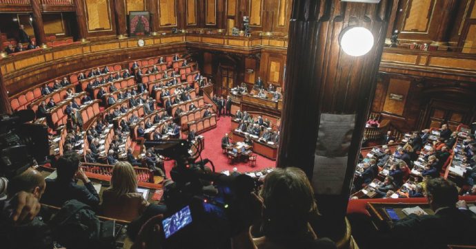 Manovra, i peones di destra all’opposizione: “Aiutateci”