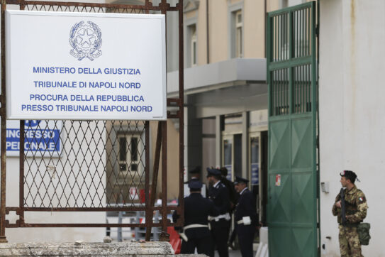 “Aggredito dal finanziere imputato, costretto a lasciare un’udienza pubblica: a noi cronisti di strada capita anche questo” | La testimonianza