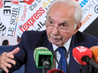 A 85 anni Giuliano Amato sarà il presidente della “commissione algoritmi”: studierà l’impatto dell’IA nel mercato dell’editoria