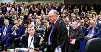 Copertina di Gratteri si insedia come nuovo procuratore di Napoli: “Ai cittadini dico di fidarsi di noi e di denunciare, daremo le giuste risposte”