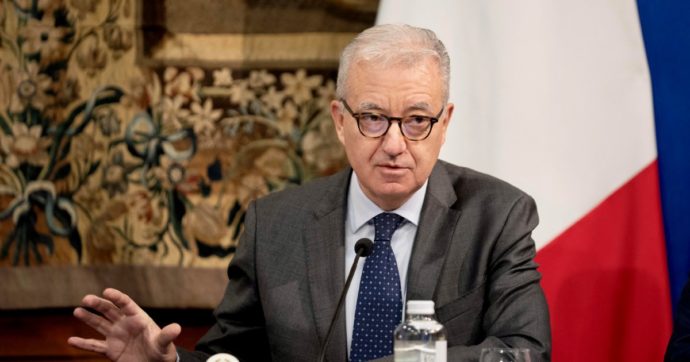 Mantovano bacchetta Mancini: “Libri trash”. Si pensa a una stretta per zittire gli ex 007