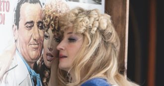 Copertina di Una Vitti surreale: che “mal di capelli” (ma non di pancia)