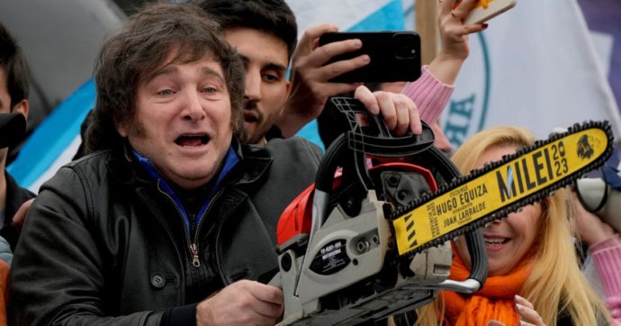 El Loco con motosega contro la Soldatessa e il ministro peronista