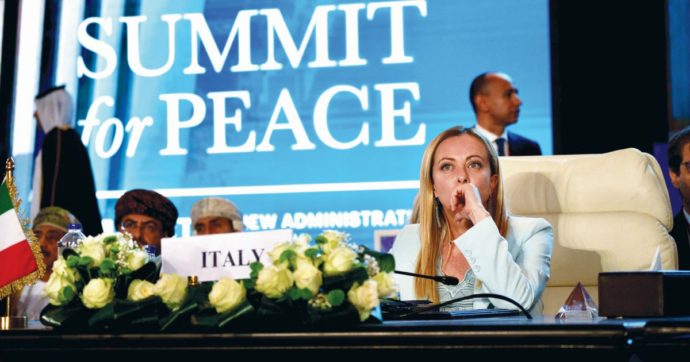 Meloni scappa dalle domande. E con i B. stoppa i nuovi video