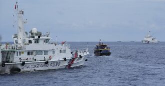 Copertina di Tensioni Cina-Filippine, collisione tra imbarcazioni nel Mar cinese meridionale. Manila: “Provocazione deliberata di Pechino”