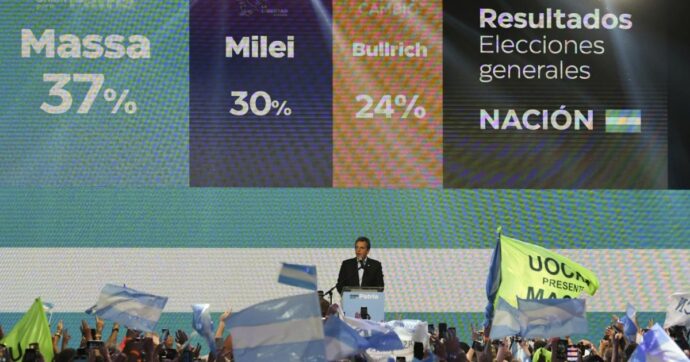L’Argentina smentisce i sondaggi. L’ascesa di Milei “arginata” da proposte troppo estreme (e vicine a Trump)