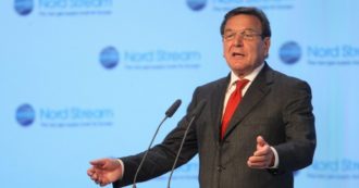 Copertina di Schröder: “Ho mediato tra Russia e Ucraina. Ma era stato già tutto deciso a Washington…”