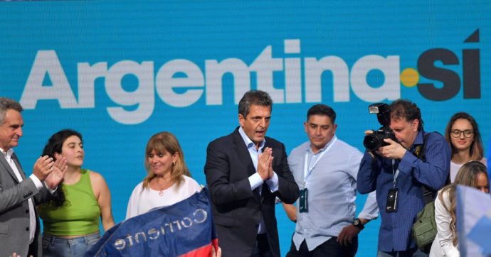 Massa va meglio del previsto: ora il duello con Milei