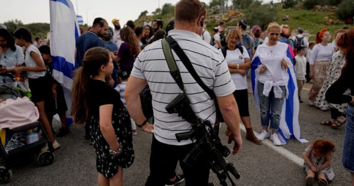 Coloni all’assalto: morti, torture e case bruciate