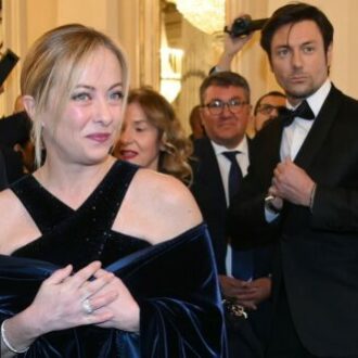 Copertina di Giambruno, ecco perché Meloni grida al complotto