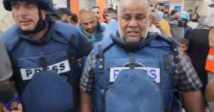 Gaza, giornalista di Al Jazeera perde moglie e due figli in un attacco israeliano: la notizia mentre era in onda per raccontare i raid