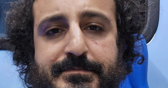 Pugni e calci nella schiena: Karem da Haifa, l’influencer italo-palestinese aggredito ieri notte a Roma