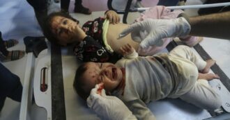 Copertina di Il carburante a Gaza sta per finire, rischio blackout negli ospedali: “Ai 120 neonati nelle incubatrici rimangono poche ore di vita”