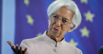 Copertina di La Bce lascia fermi i tassi. Lagarde: “Alcuni membri volevano un primo taglio oggi, la maggioranza ha deciso di aspettare giugno”