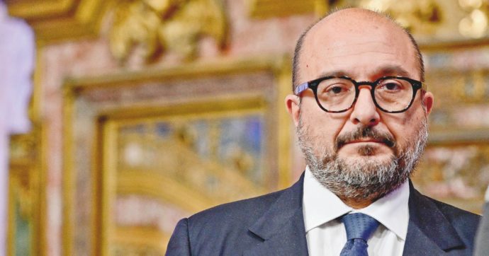 L’ex protégé di Berlusconi è al governo in quota FdI