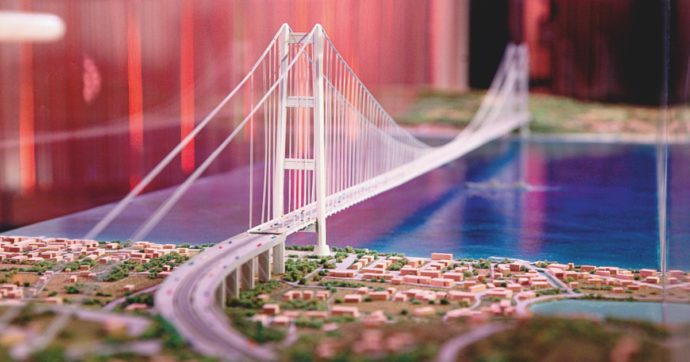 Manovra: soldi al Ponte, ma scure su cinema e bonus bollette