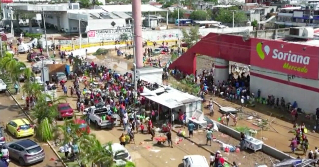 Messico, caos ad Acapulco dopo il passaggio dell’uragano Otis: le persone saccheggiano i negozi – Video