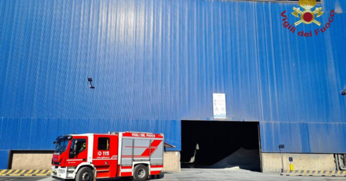 Padova, esplosione nelle Acciaierie Venete: tre operai feriti, uno ha gravi ustioni. Nel 2018 un altro incidente mortale