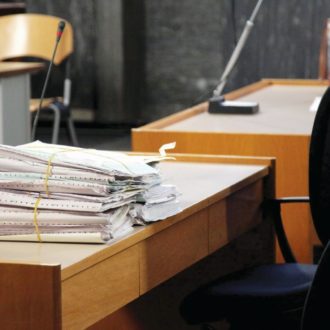 Copertina di Ceffoni, insulti e cene sbagliate: il bestiario della violenza in tribunale