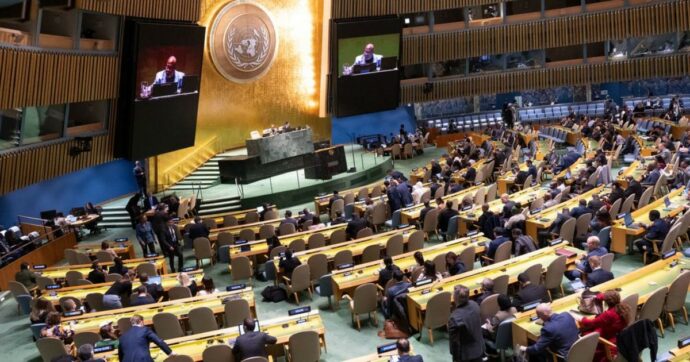 L’Assemblea Onu: “Subito tregua umanitaria a Gaza”. No a emendamento che condannava Hamas. Israele: “Un’infamia”
