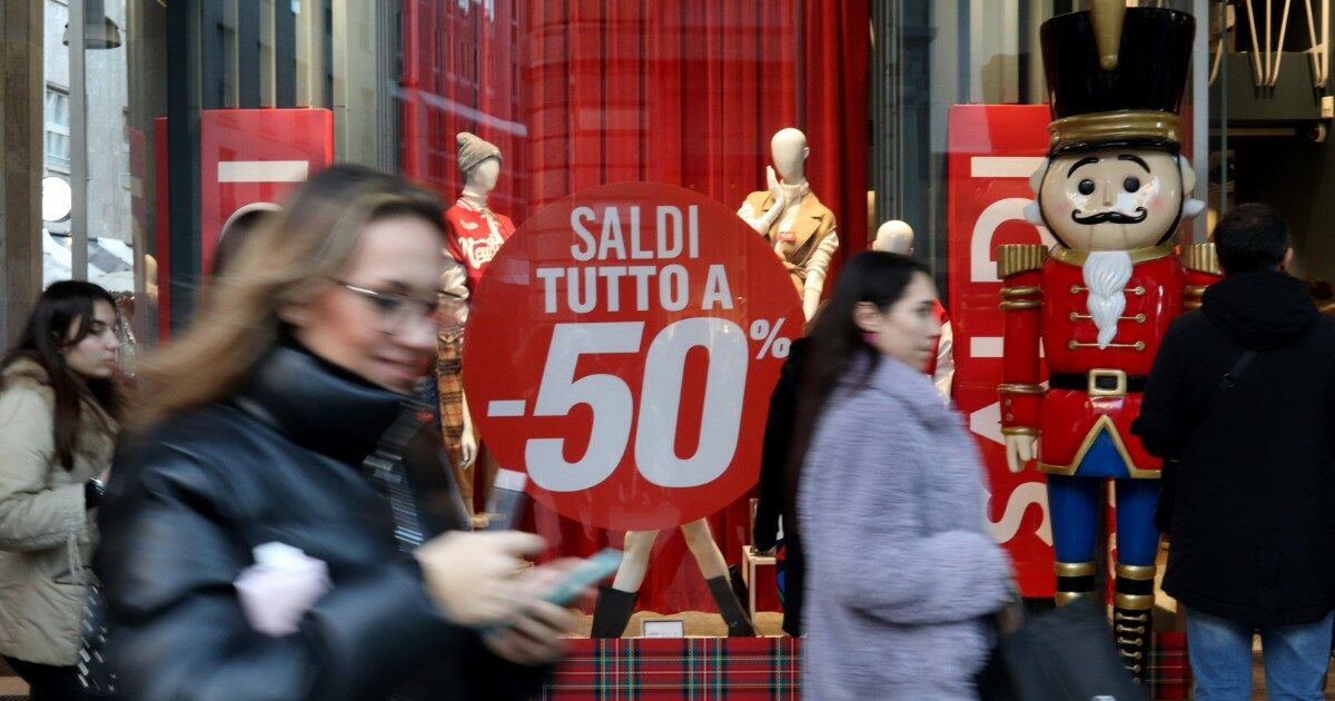 Saldi invernali 2025, al via il 4 gennaio: ecco il calendario regione per regione. Le 5 regole anti truffa