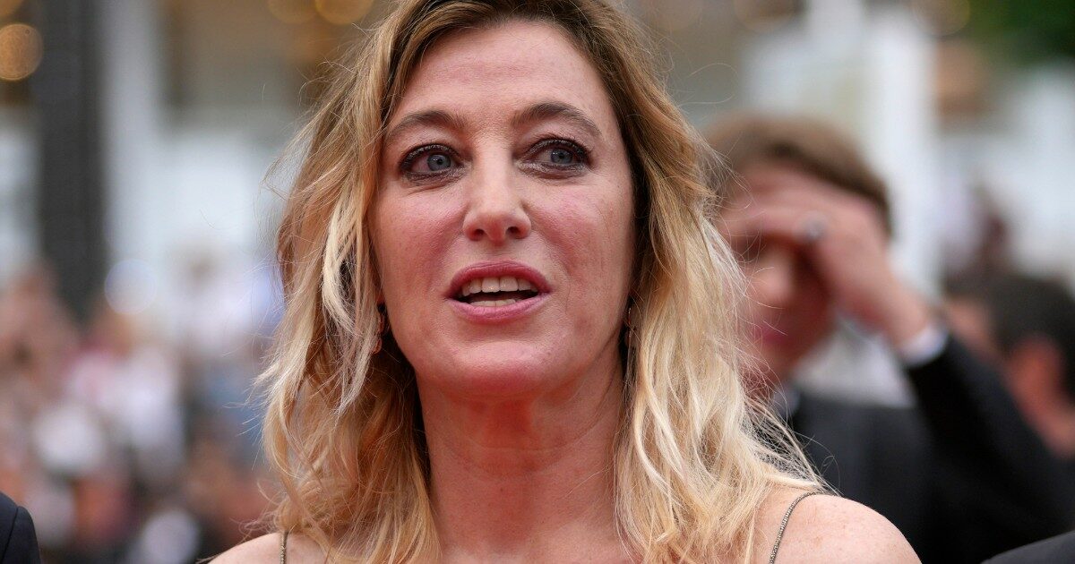 Festa del Cinema di Roma, il fidanzato 26enne di Valeria Bruni Tedeschi furioso per la sua scena di sesso: “Folle di gelosia, ha lasciato la sala”