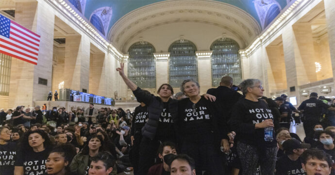 Musk, Ocasio-Cortez e il fronte di sinistra ora incalzano Biden