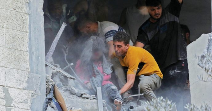 Diario da Gaza – Mia sorella mi stringe: “Moriamo insieme”