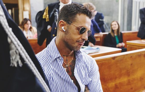 Per Fabrizio Corona convertita in una maxi multa la condanna per resistenza e danneggiamento